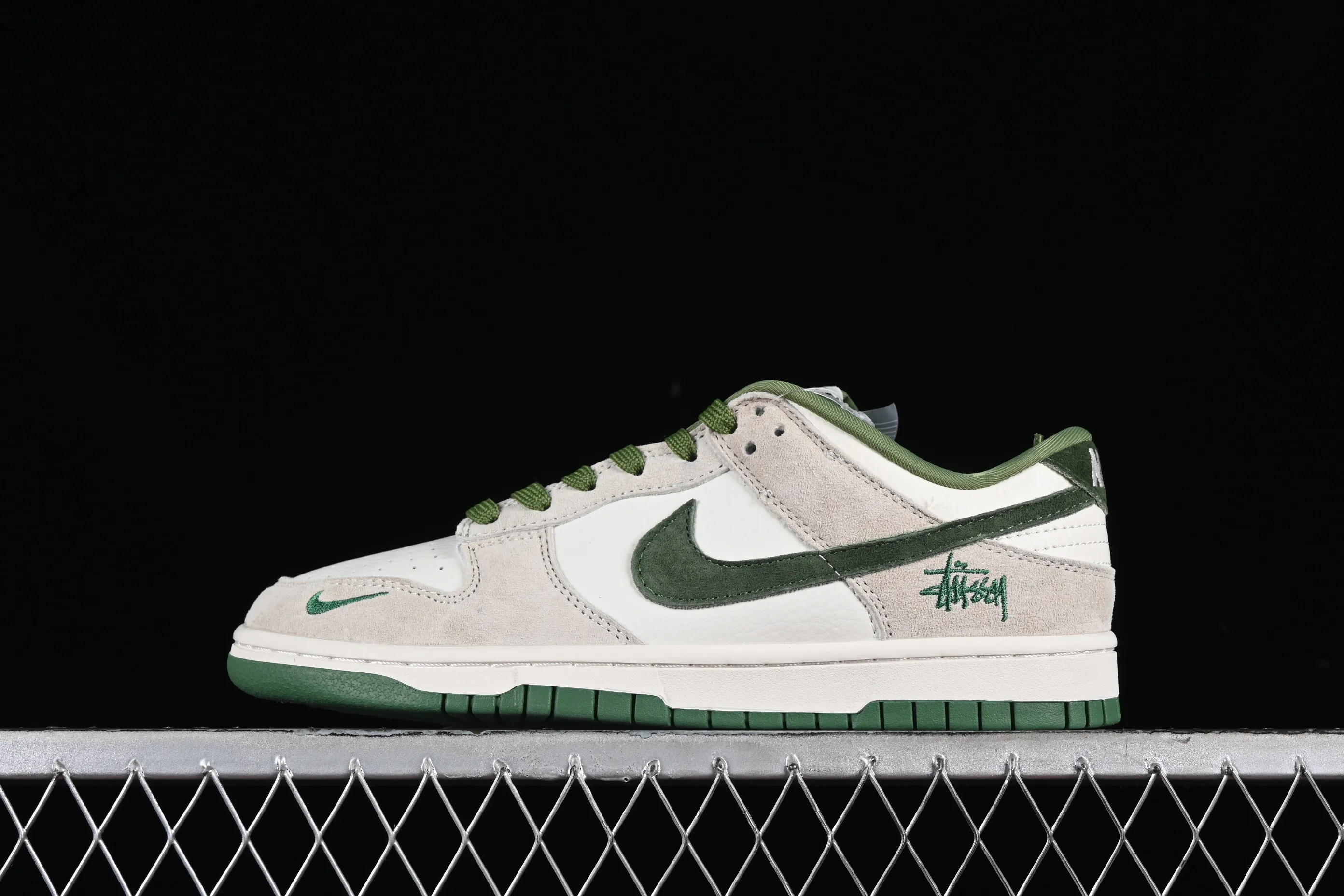 All Categories Nk SB Dunk Series Nk SB Dunk Low Low-top sneakers F version Stussy